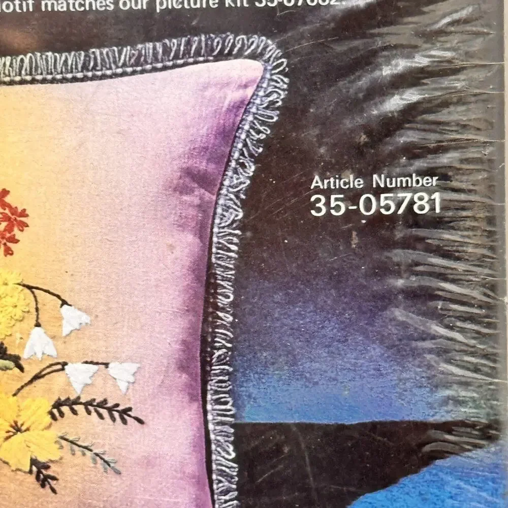 Lee Wards America’s Leisure‎ Craft Center “Garden Jewels” 14x21 Pillow 35-05781